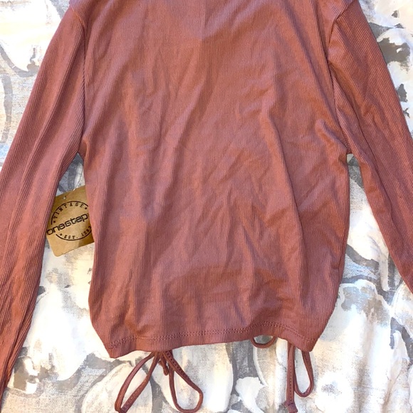 Size Small Pink long sleeved scrunch tied crop top - Picture 5 of 6